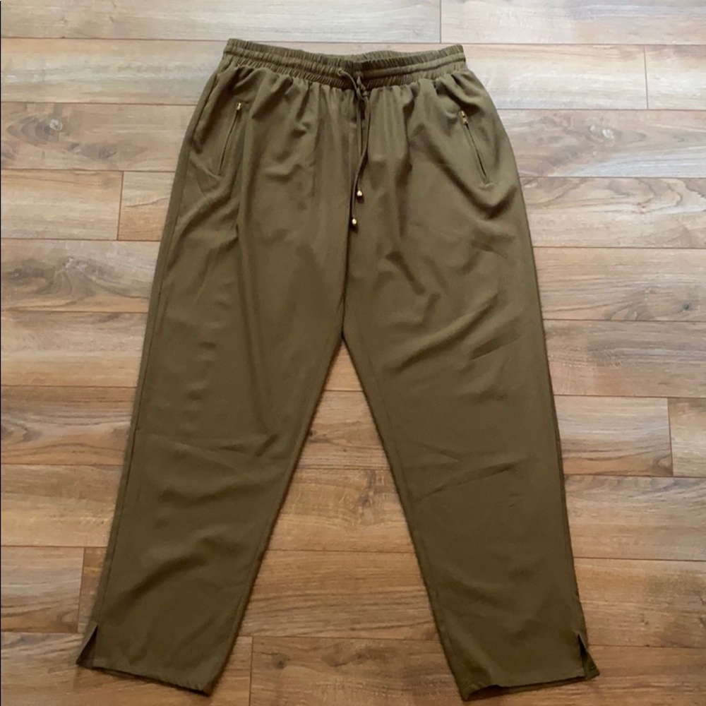 Olive Green Pantelones